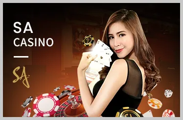 Một người chơi đang quay slot machine với màn hình hiển thị biểu tượng chiến thắng